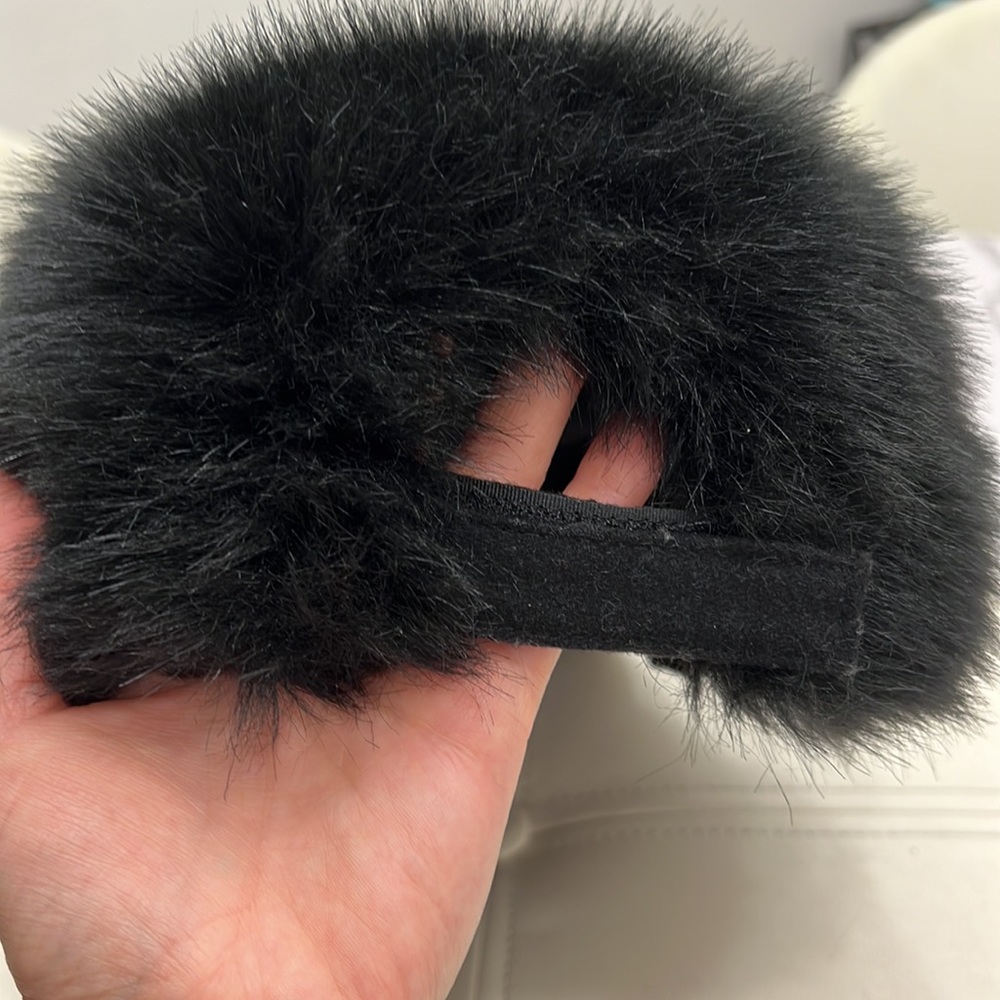 Winter cap w faux fur black BCBG - Picture 7 of 7